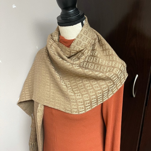 100% Authentic FENDI TAN WOOL SCARF - Picture 7 of 9